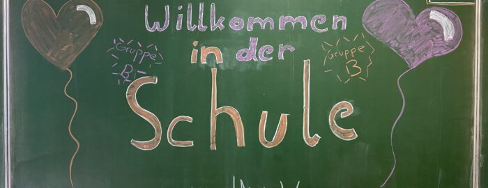 2021-03: Die Gruppe A aus der 5e begrüßt Gruppe B. Schöne Idee!